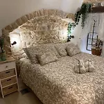 Alojamento de Acomodação e Pequeno-almoço Domus Klara Turi